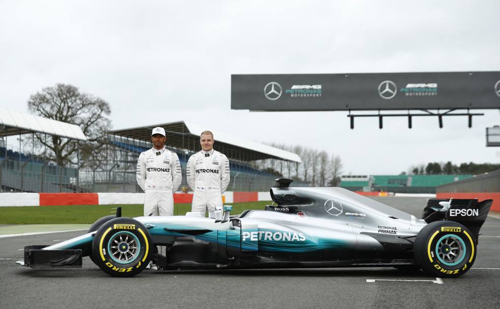 Hamilton e Bottas con la nuova Mercedes. Reuters
